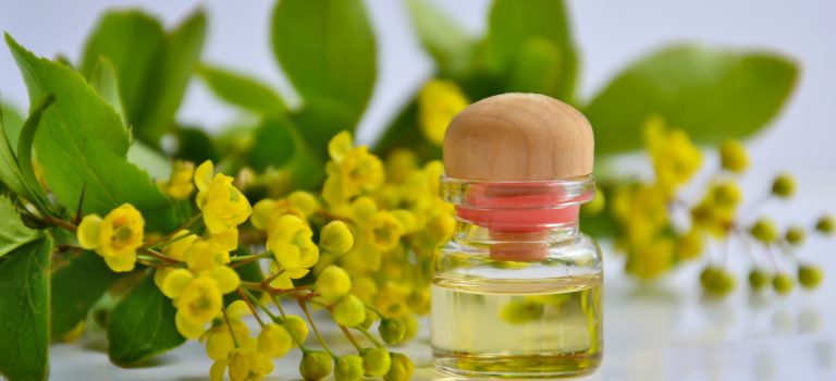 Oli essenziali per i capelli: momento balsamico